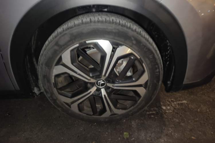 Used Citroen C5 X 2022 1.6T Flagship Extraordinary Edition – Year of the Tiger New Beginnings Version Right Front Wheel Hub