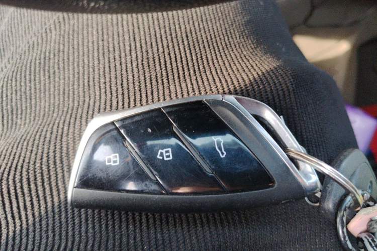 Used SAIC MAXUS Dana V1 2024 V1 Short Wheelbase Low-Roof Multi-Function Version (51 kWh)