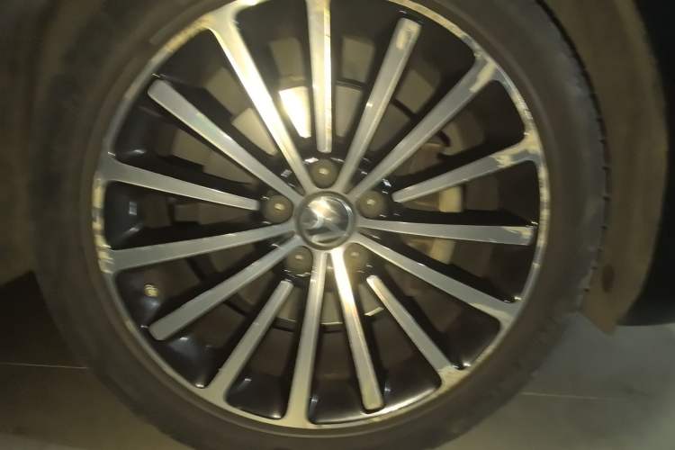 Used Volkswagen Passat 2011 1.8 TSI DSG Ultimate Edition Right Front Wheel Hub