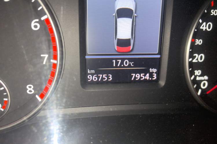 Used Volkswagen Passat 2011 1.8 TSI DSG Ultimate Edition Odometer Close Up