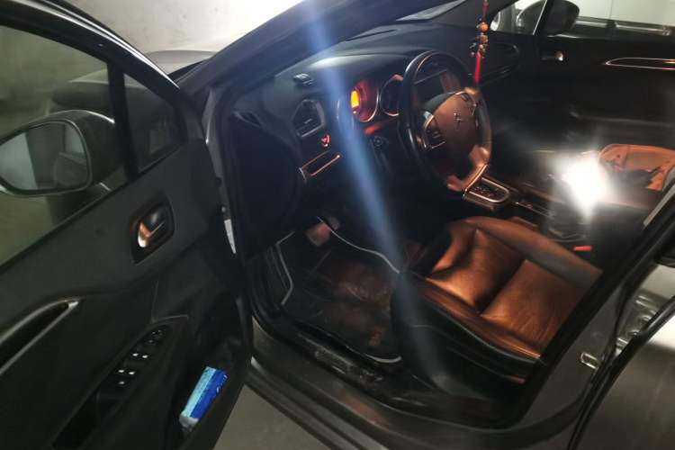 Used Citroen C4L 2013 1.8L Automatic Jingzhi Edition Driver Seat