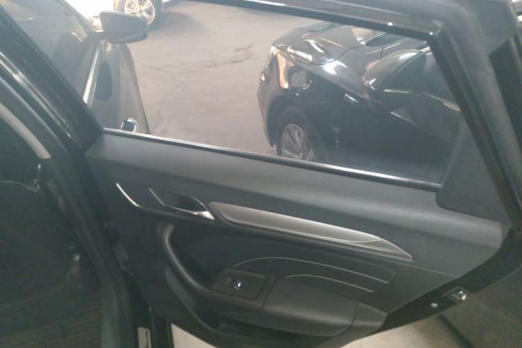 Used Roewe i6 New Energy 2017 45T Hybrid Connect & Smart Enjoyment Edition
