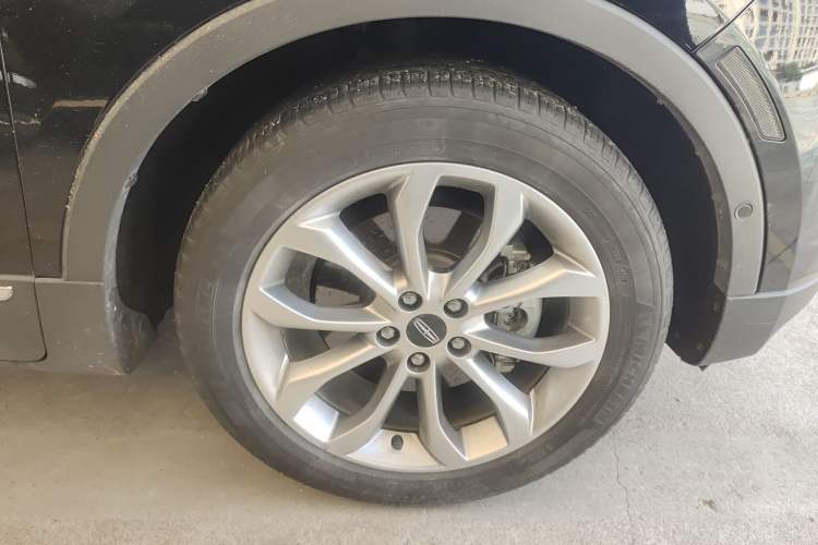 Used Lincoln MKC 2017 2.0T Two-Wheel-Drive Luxury Edition Right Front Wheel Hub