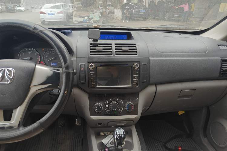 Used BAIC Weiwang M20 2014 1.5L practical type BJ415A Audio And AC Panel