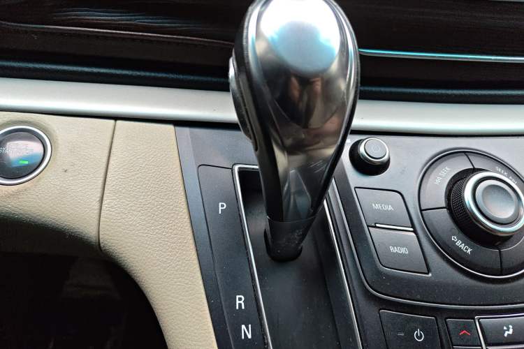 Used Buick GL8 2017 25S Luxury Version China V Standard Gear Lever