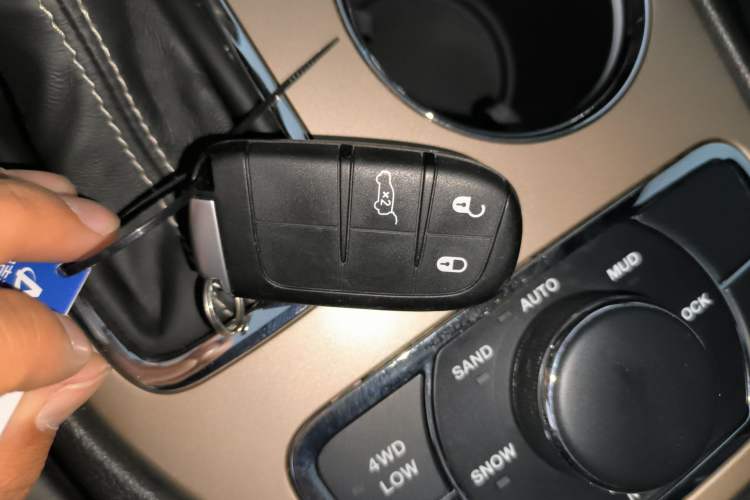 Used Jeep Grand Cherokee 2016 3.0L Comfort Navigation Edition Vehicle Key