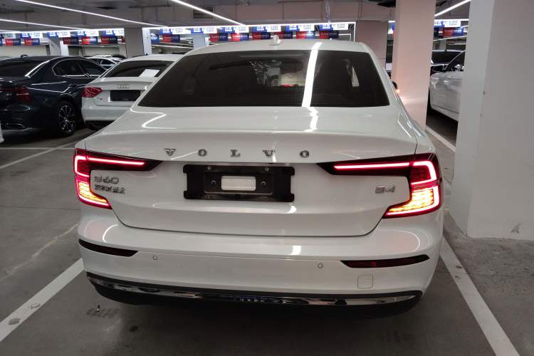 Used Volvo S60 2023 B4 Zhiyuan Luxury Edition
