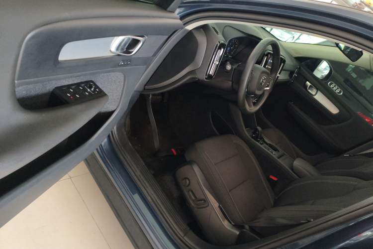 Used Volvo XC40 2022 T4 Four-Wheel Drive Smart & Stylish Edition