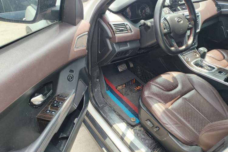 Used Land X7 2015 2.0T Panoramic Luxury Edition Driver Seat