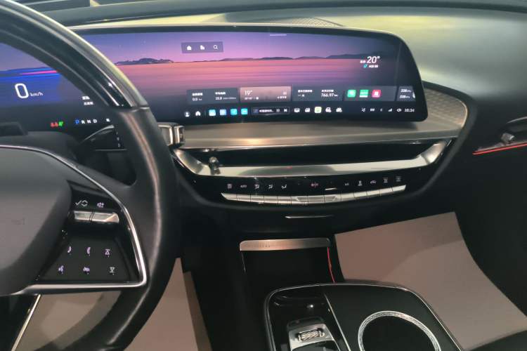 Used Cadillac LYRIQ 2022 Four-Wheel-Drive High-Performance Deluxe Edition Audio And AC Panel