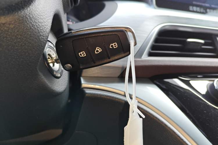 Used JAC Refine M3 PHEV 2025 PLUS 2.0L Smart Connectivity Version