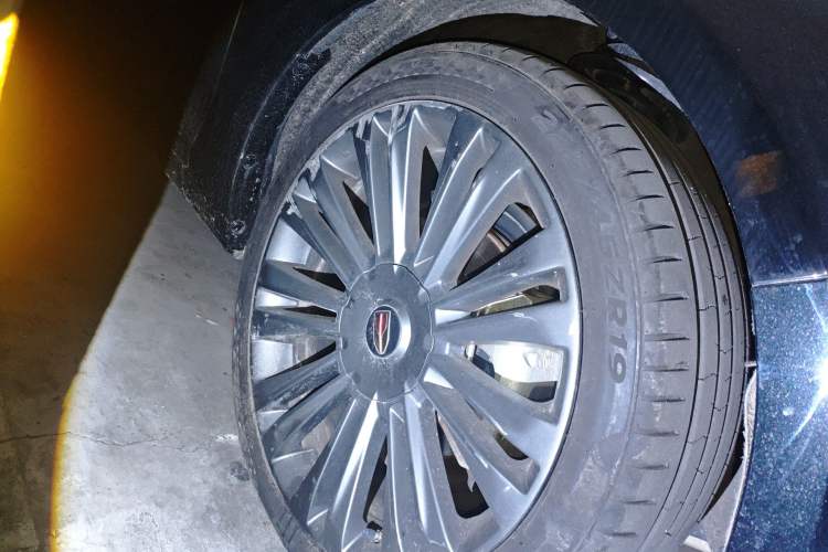 Used Hongqi H5 2020 1.8T Automatic ZhiLian QiYun Edition Right Front Wheel Hub