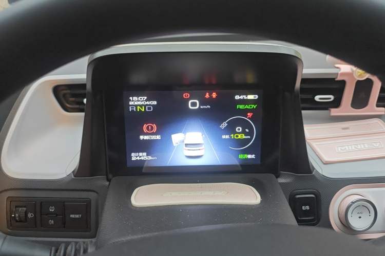 Used Wuling Hongguang MINIEV 2022 Macaron Premium Model – Lithium Iron Phosphate