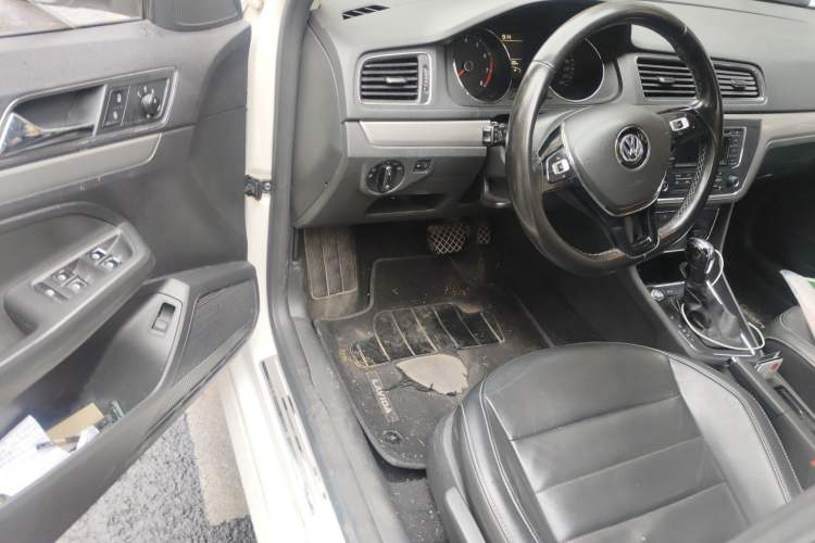 Used Volkswagen Lavida 2017 1.6L Automatic Comfort Edition
