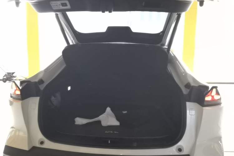 Used Deepal SL03 2025 Pure Electric Sports Car Trunk