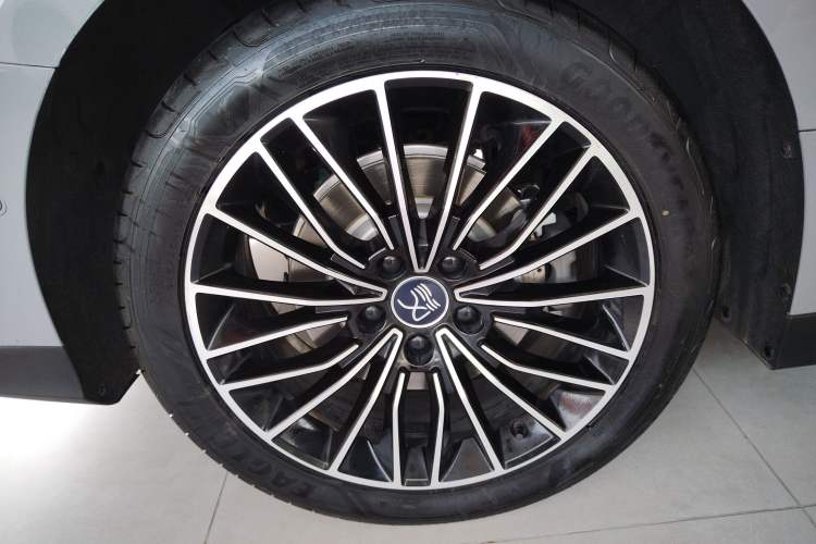 Used BYD Han 2025 DM-i Intelligent Driving Edition 125KM LiDAR Flagship Model