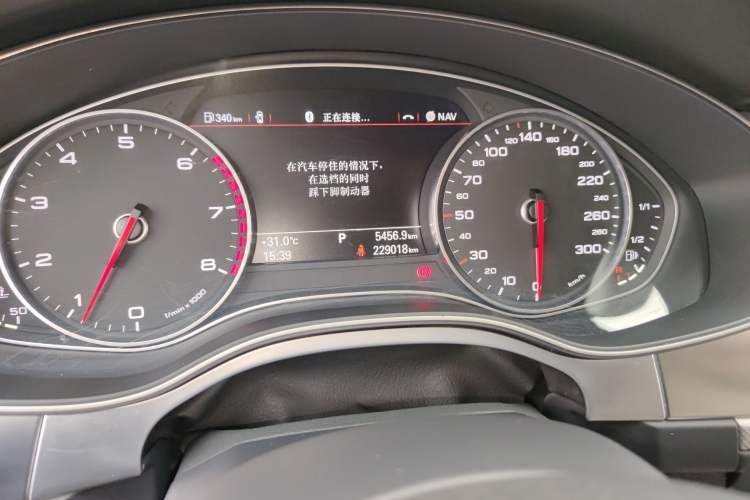 Used Audi A6L 2014 TFSI Standard Model Odometer Close Up