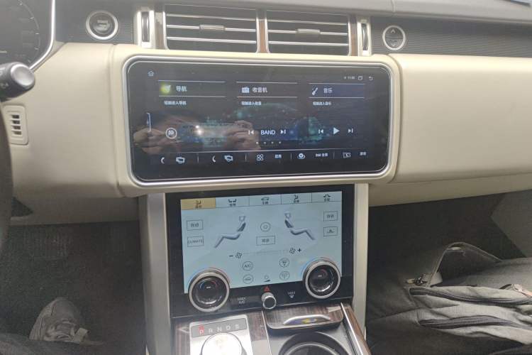 Used Land Rover Range 2015 3.0 SC V6 Vogue Audio And AC Panel