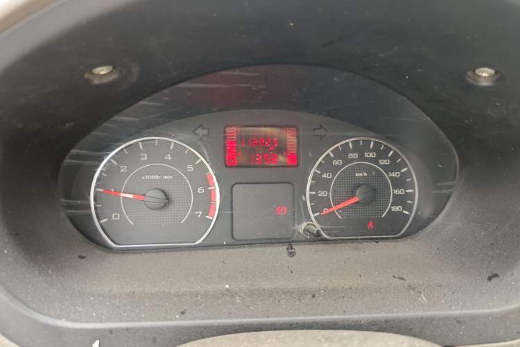 Used Wuling Rongguang V 2018 1.5L Practical Version Odometer Close Up