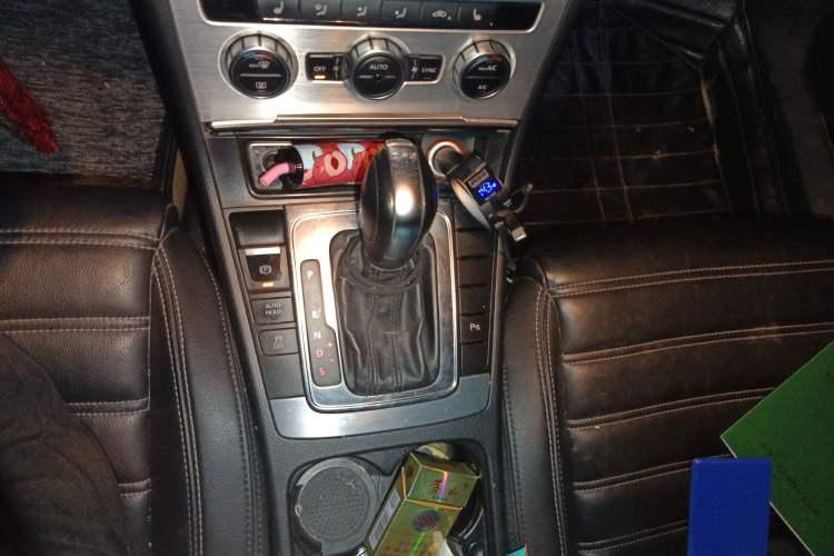 Used Volkswagen FAW-Volkswagen CC 2013 1.8TSI Prestige Model Gear Lever