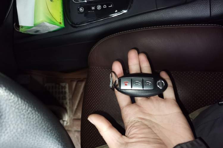 Used Nissan Tiida 2014 1.6L CVT Cool Cafe Edition