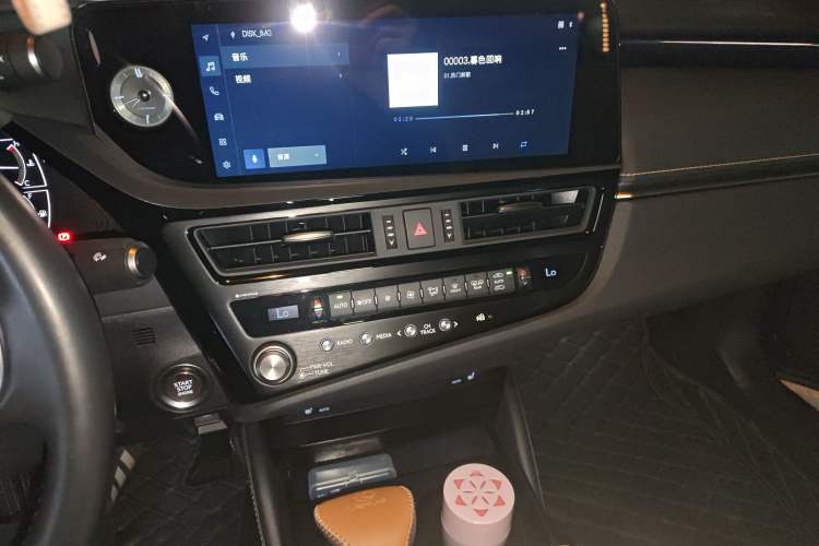 Used Lexus ES 2023 200 Excellence Edition
