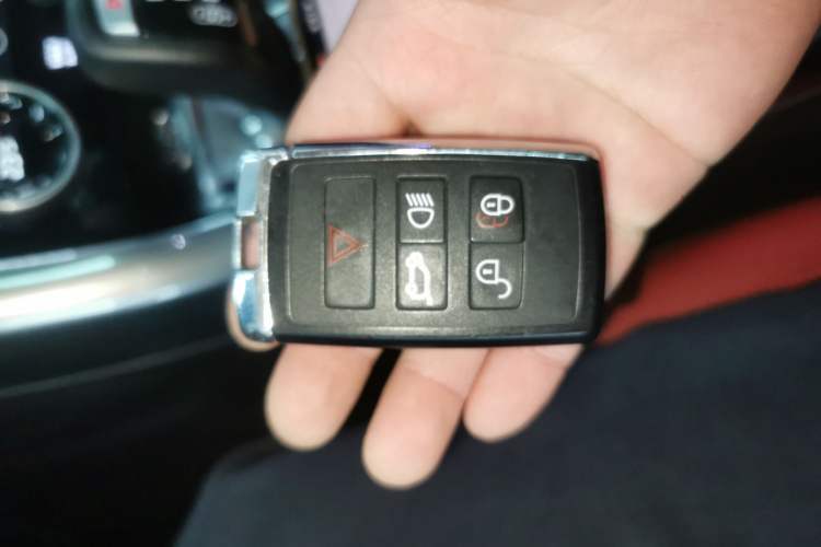 Used Land Rover Range Sport 2021 3.0 L6 YAO Black Edition Vehicle Key