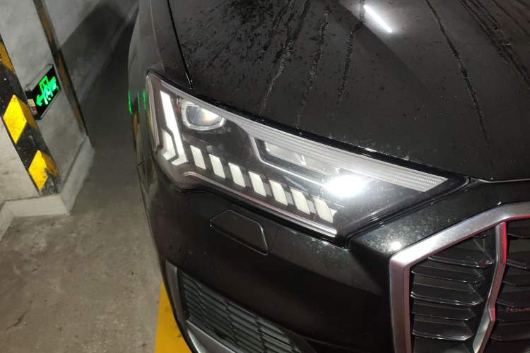 Used Audi Q7 2023 45 TFSI quattro S line Sport model Right Front Headlight