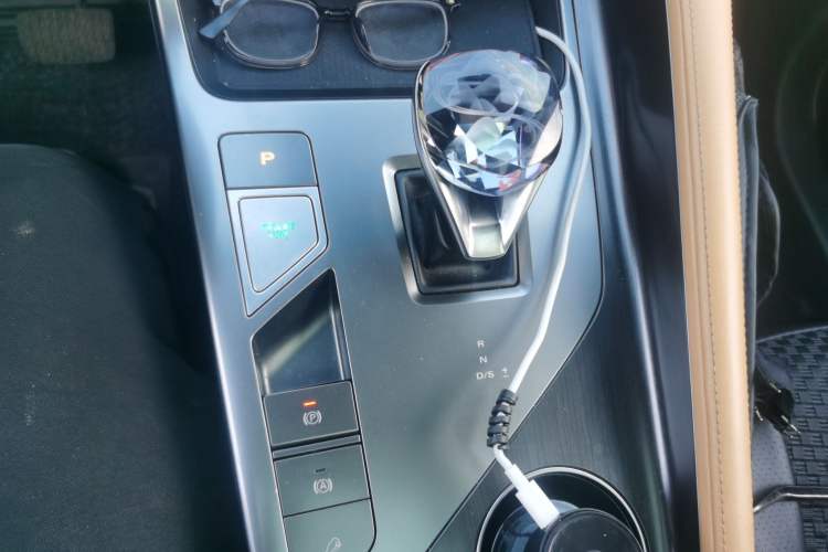 Used Roewe RX5 2023 1.5T Elite Edition Gear Lever