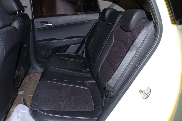 Used Hyundai ix25 2015 1.6L Automatic Two-Wheel-Drive Deluxe DLX Model
