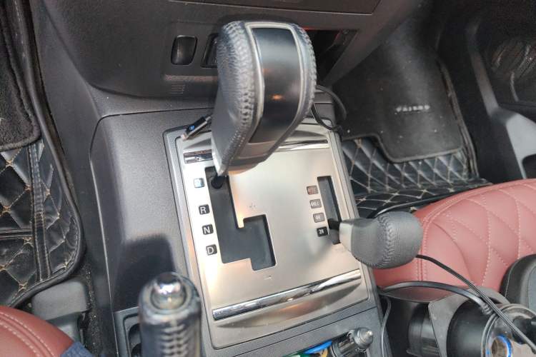 Used Mitsubishi Pajero 2015 3.0L Automatic Luxury Version China IV Standard Gear Lever