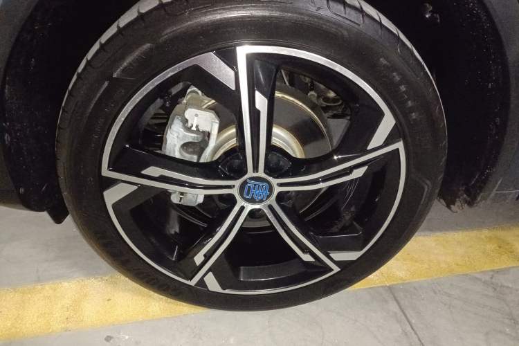 Used BYD Tang New Energy 2021 DM-i 112KM Prestige Model Left Front Wheel Hub