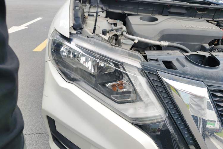 Used Nissan X-Trail 2017 2.5L CVT Leading Edition 4WD Right Front Headlight