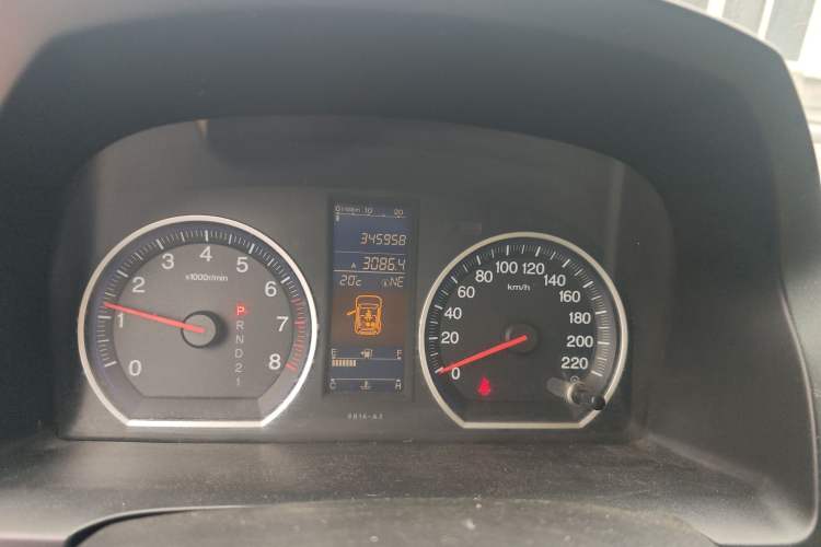 Used Honda CR-V 2010 2.4L automatic four-wheel drive luxury version Odometer Close Up