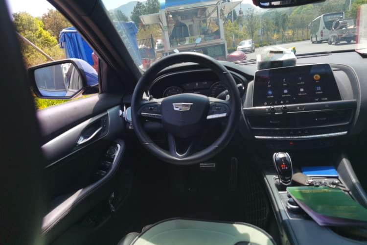 Used Cadillac CT5 2021 28T Advanced Sport Model Steering Wheel