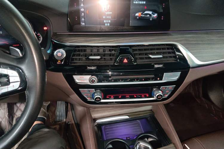 Used BMW 5 Series 2018 Facelifted 530Li Luxury Edition Premium Package
