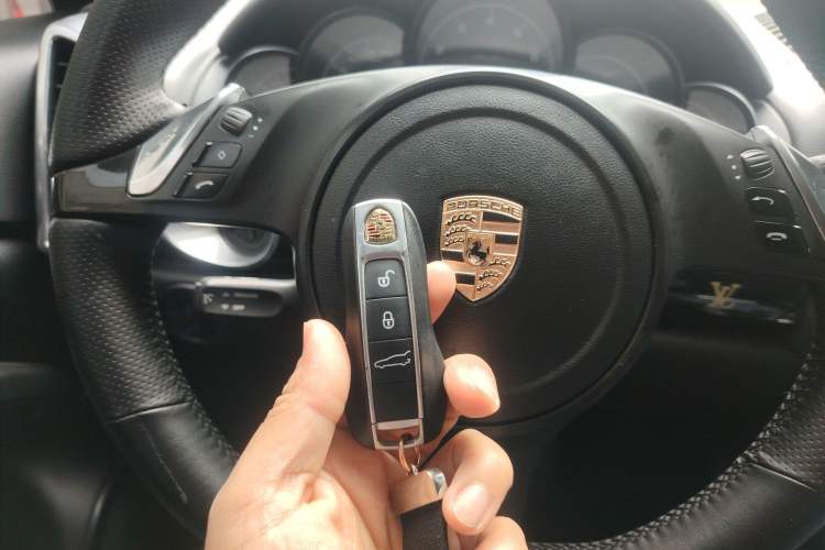 Used Porsche Cayenne 2013 3.6L automatic transmission U.S. specification Vehicle Key