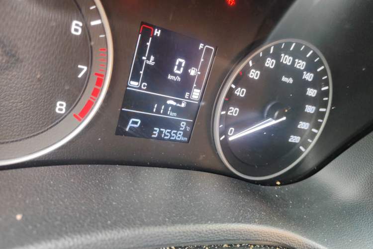 Used Hyundai ix25 2015 1.6L Automatic Two-Wheel Drive Smart GLS Trim Odometer Close Up