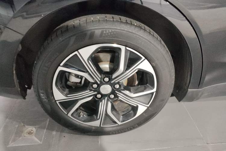 Used Hongqi E-QM5 2023 Revised Version Basic Travel Edition Right Rear Wheel Hub