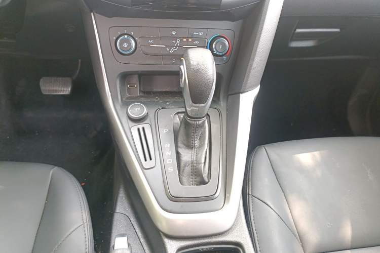 Used Ford Focus 2017 Hatchback 1.6L Automatic Comfort Plus SmartDrive Edition Gear Lever