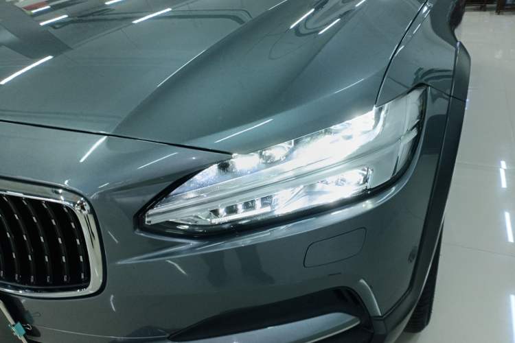 Used Volvo V90 2017 Cross Country T5 AWD Smart Range Edition