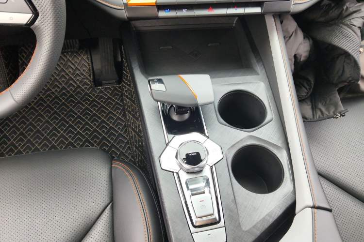 Used Changan UNI-V 2022 1.5T Prestige Version