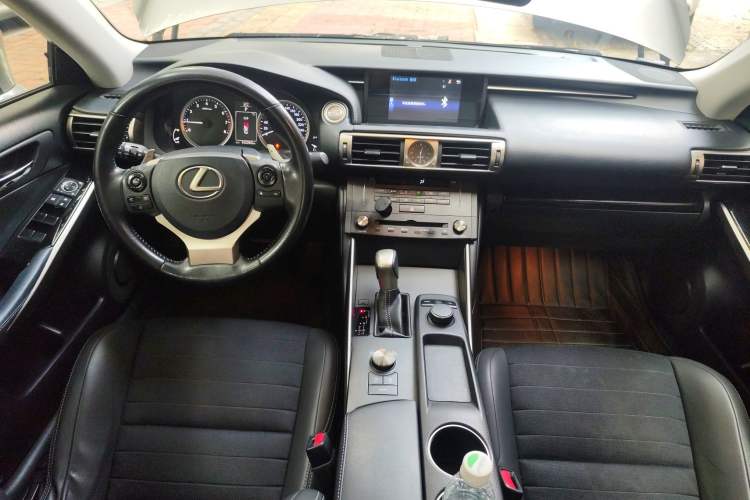 Used Lexus IS 2015 200T Leading Edition
