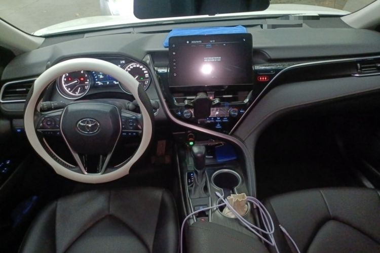 Used Toyota Camry 2021 2.0G Luxury Edition Center Console