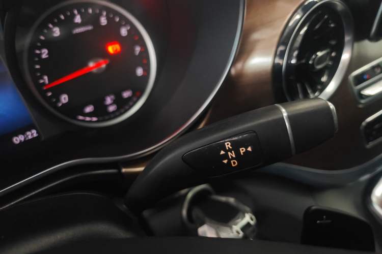 Used Mercedes-Benz V-Class 2021 V 260 Prestige Edition Gear Lever