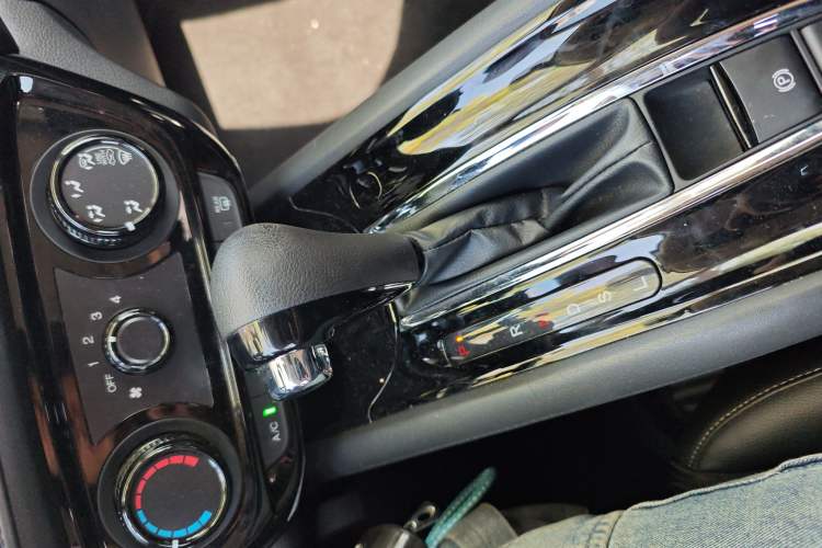 Used Honda Vezel 2020 1.5L CVT Pioneer Edition
