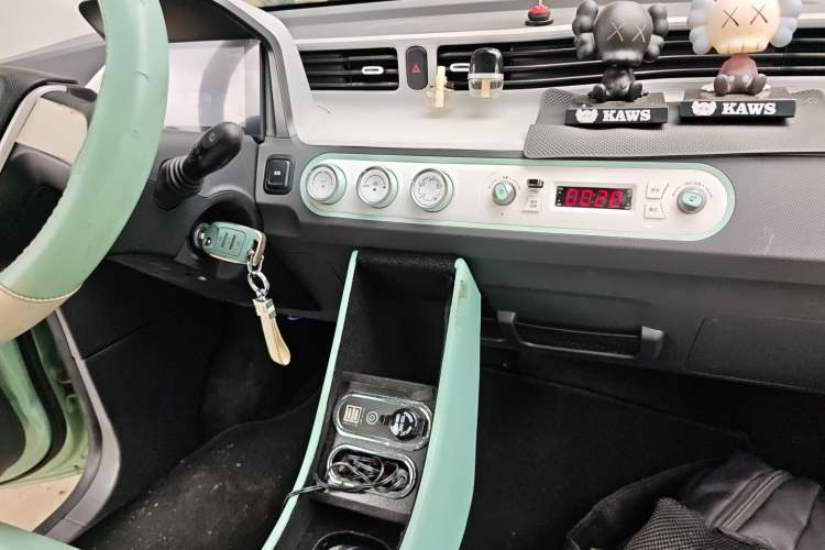 Used Wuling Hongguang MINIEV 2020 Enjoyment Model Lithium Iron Phosphate Audio And AC Panel