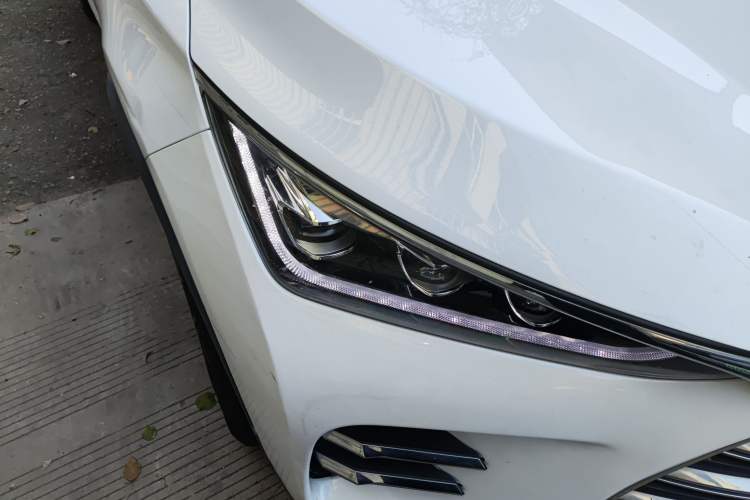 Used BYD Tang New Energy 2018 DM 2.0T All-Wheel Drive Smart Connect Advanced Model 7 Seats China V Emission Standard
