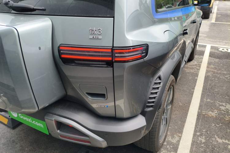 Used Formula Leopard Titanium 3 2025 501KM All-Wheel Drive Intelligent Driving Ultra Version
