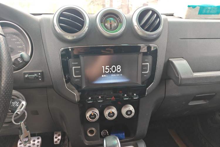 Used BAIC Off-Road BJ40 2016 40L 2.3T Automatic All-Wheel Drive Premium Edition Audio And AC Panel